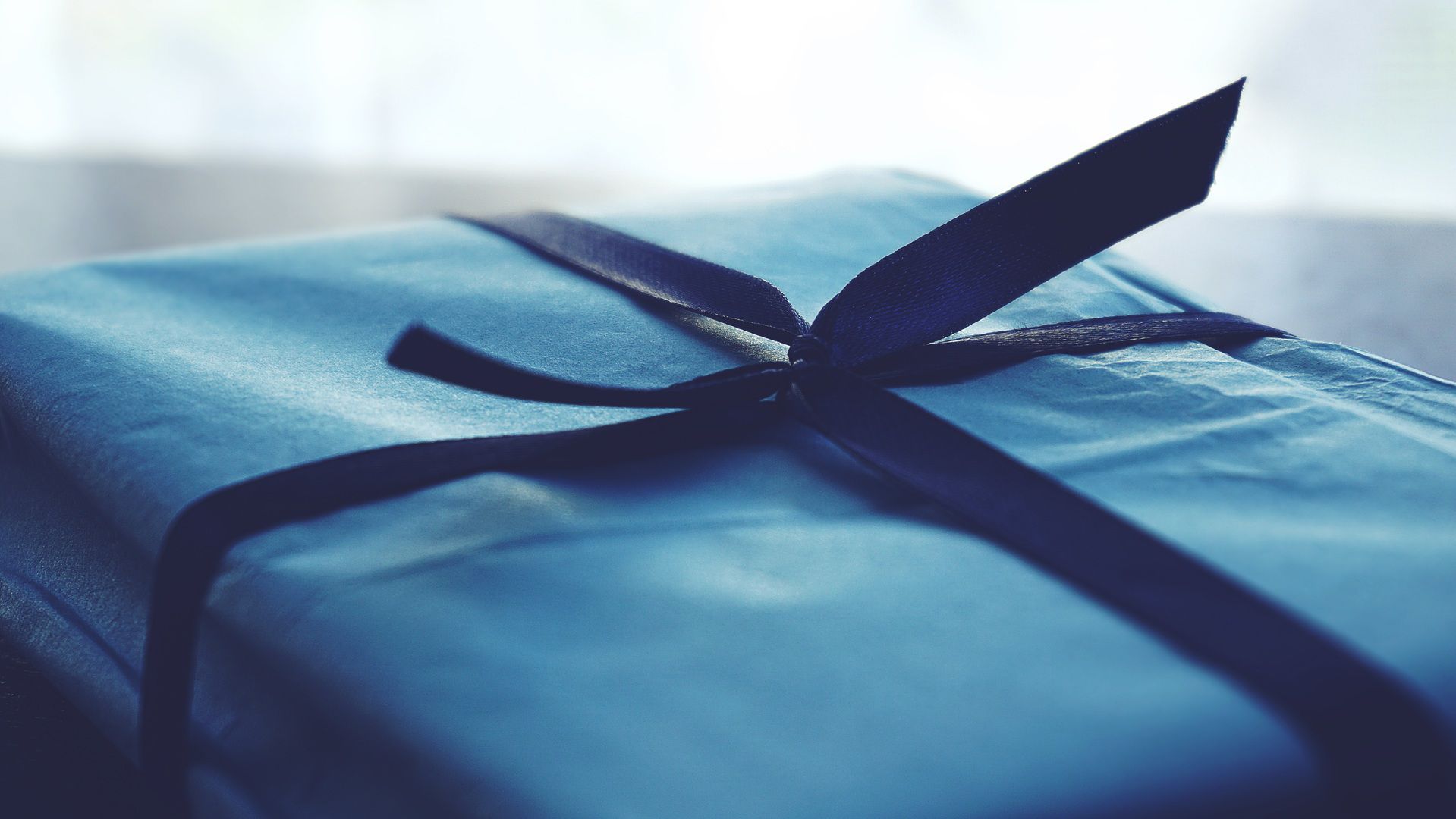 A Gift That Keeps on Giving: Your Guide to Gift Giving Etiquette